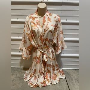 Victoria’s Secret, extra small, polyester robe, Cream with Rose flower design